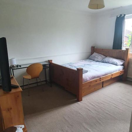 Spacious And Serene Stay Near Milton Keynes Centre Willen Chambre photo