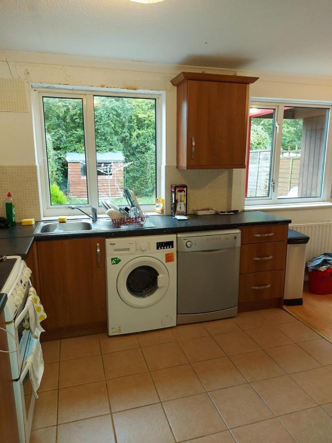 Spacious And Serene Stay Near Milton Keynes Centre Willen Extérieur photo