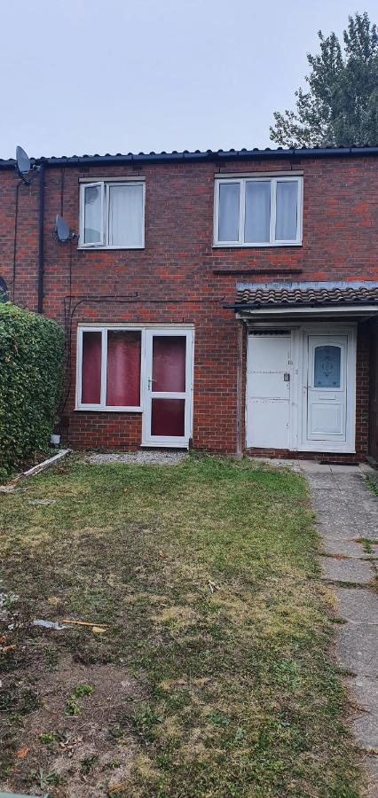 Spacious And Serene Stay Near Milton Keynes Centre Willen Extérieur photo