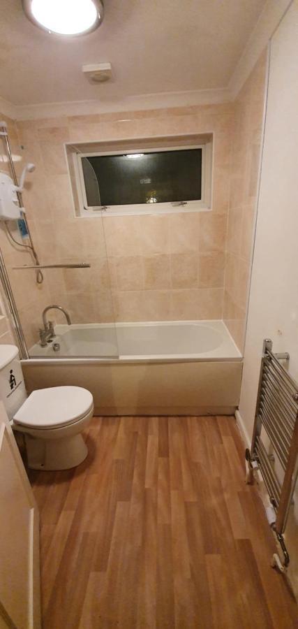 Spacious And Serene Stay Near Milton Keynes Centre Willen Extérieur photo
