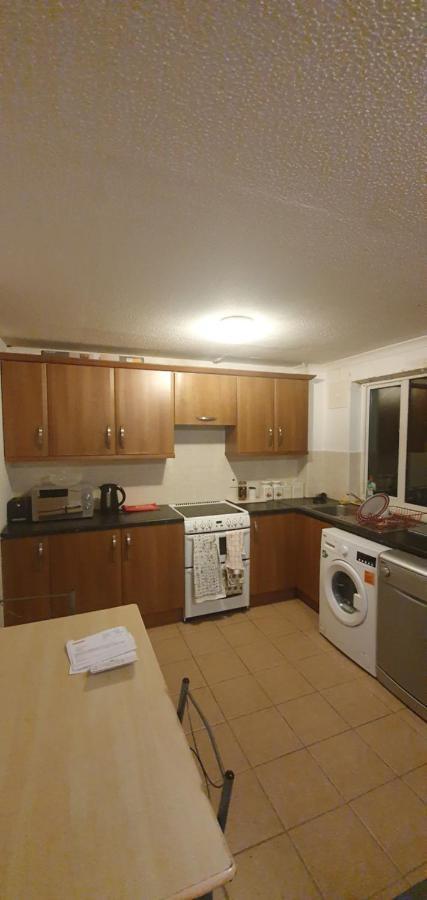 Spacious And Serene Stay Near Milton Keynes Centre Willen Extérieur photo