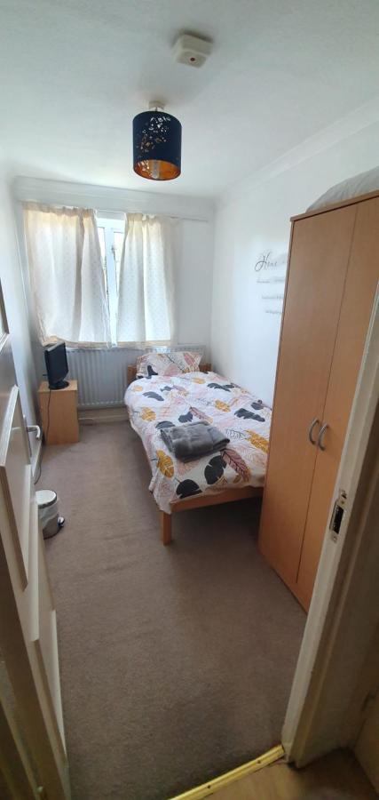 Spacious And Serene Stay Near Milton Keynes Centre Willen Extérieur photo