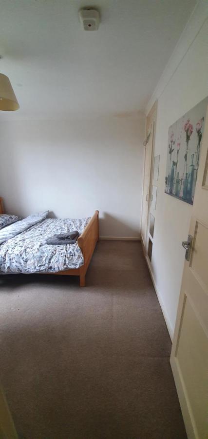Spacious And Serene Stay Near Milton Keynes Centre Willen Extérieur photo