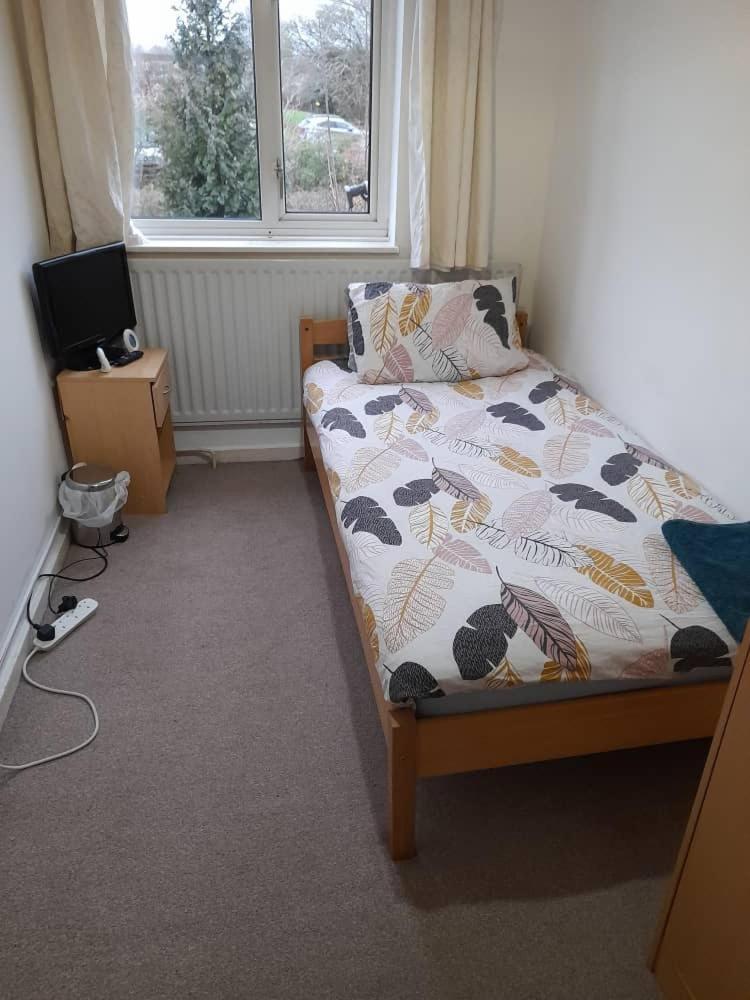 Spacious And Serene Stay Near Milton Keynes Centre Willen Chambre photo